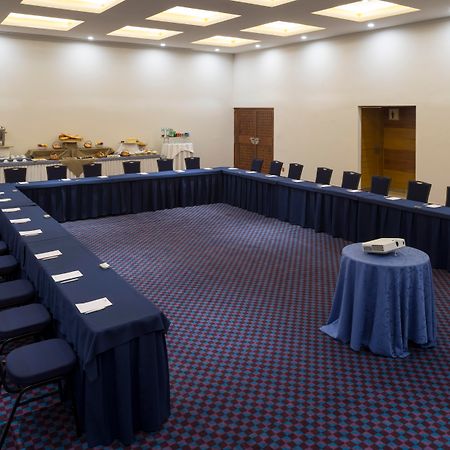Camino Real Pedregal Mexico Hotel ภายนอก รูปภาพ A meeting room at the Sheraton Vistana Resort