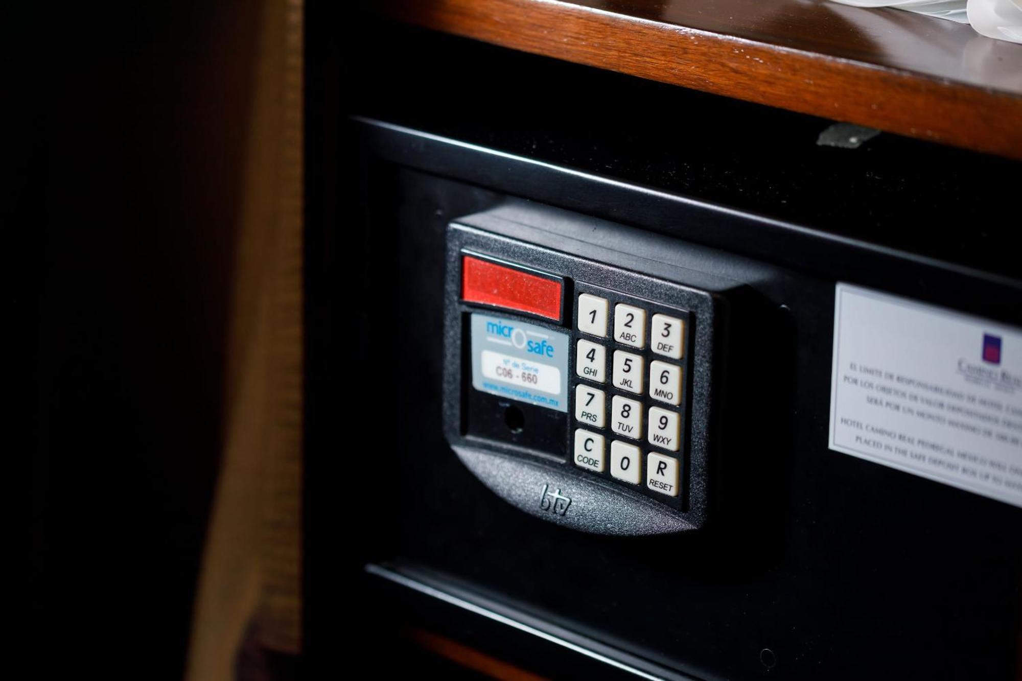 Camino Real Pedregal Mexico Hotel ภายนอก รูปภาพ A safe with a keypad