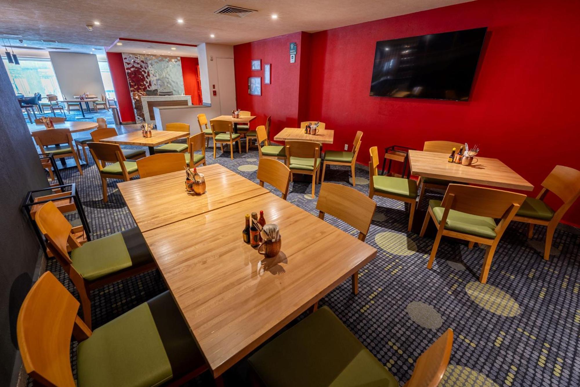 Camino Real Pedregal Mexico Hotel ภายนอก รูปภาพ The interior of a typical Premier Inn dining room