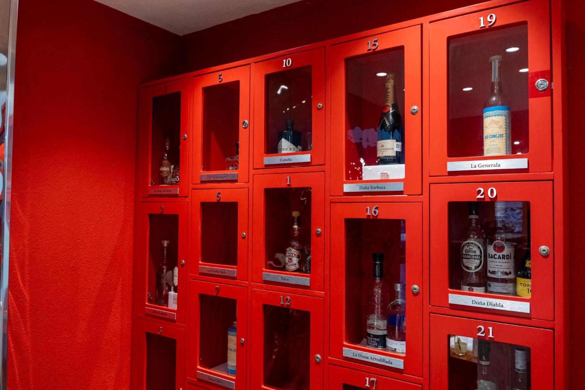 Camino Real Pedregal Mexico Hotel ภายนอก รูปภาพ Wine lockers at a wine bar