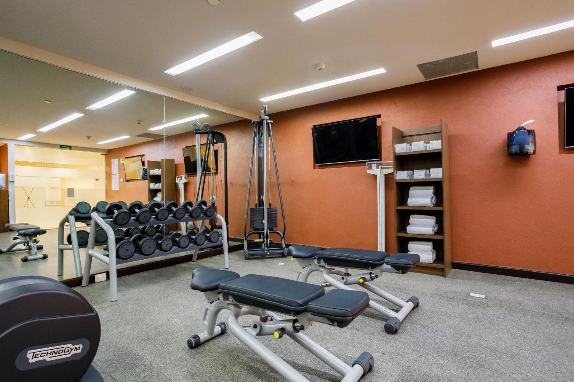 Camino Real Pedregal Mexico Hotel ภายนอก รูปภาพ The gym at the hotel